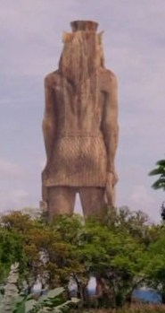 The statue as seen in 5x08 "LaFleur"