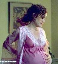 Amy, pregnant, in 5x08 "LaFleur"